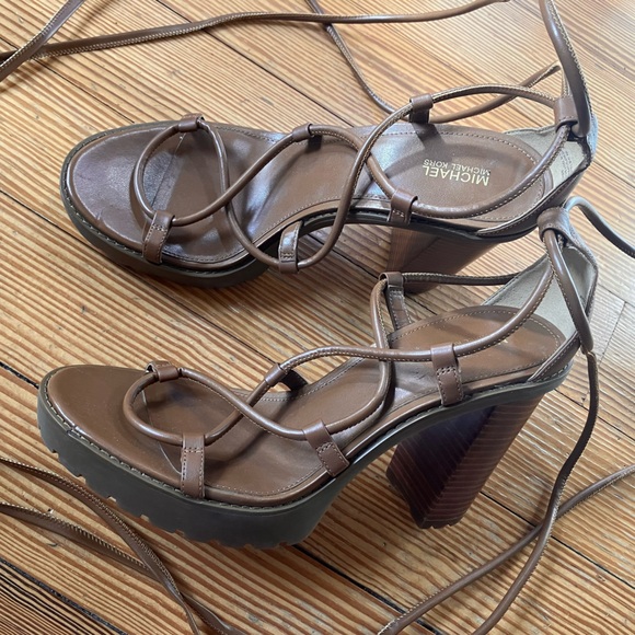 NWOB MICHEAL Micheal Kors Vero Leather Platform
Sandal in Luggage Sz 10. - Picture 9 of 12